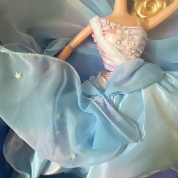 NIB whispering Wind Essence of Nature Barbie 1998 - Picture 5 of 7